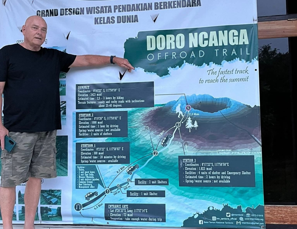 Stuart Party Anderson, Wisman Asal Australia saat berada di Pos 1 Gunung Tambora, Jalur Doroncanga. (foto.RRI/Mujtahidin)